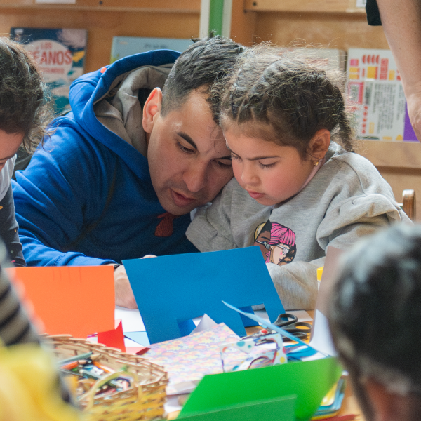 Portada para hablar del potencial humano. Acá vemos a un padre y su hija.