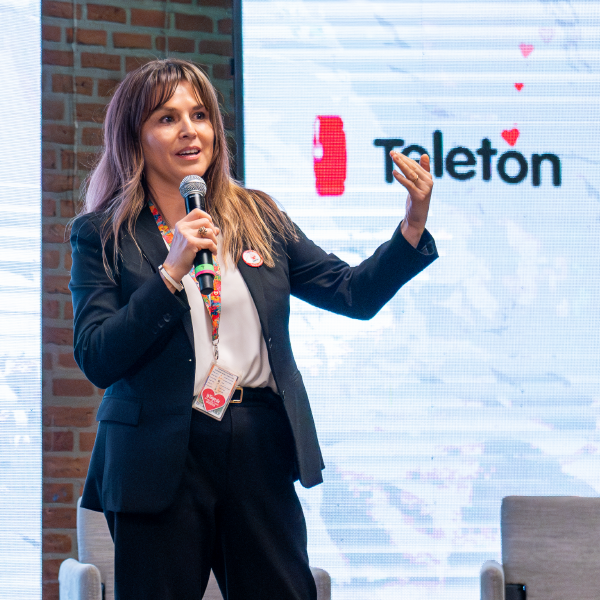 Macarena Rivas hablando de los 46 años de evolución de teletón