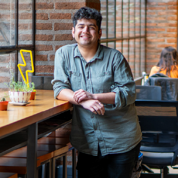 Lucas Ávalos de Volando en V
